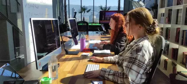 Yırtıcı kuş gazeteye yuva yaptı, ofise her gün yılan ve fare taşıyor! Haberciler diken üstünde