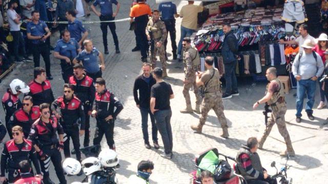 Beyazıt'ı savaş alanına çeviren kavgada yeni görüntü! Aylar önce karşı esnafa doğru tükürmüş