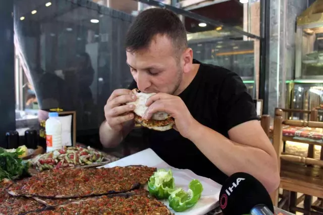 Bodrumdaki bir lahmacunun fiyatına Gaziantep'te 20 lahmacun yeniyor Bodrumdaki bir lahmacunun fiyatına Gaziantep'te 20 lahmacun yeniyor