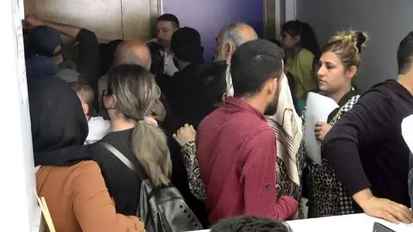 İstanbul'da göçmenlere Avrupa'da iş fırsatı sunan ofiste başvurular ücretsiz olunca izdiham oluştu