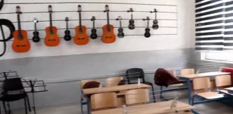 Havza'da öğretmenlerin desteği ile oluşturulan müzik sınıfı açıldı