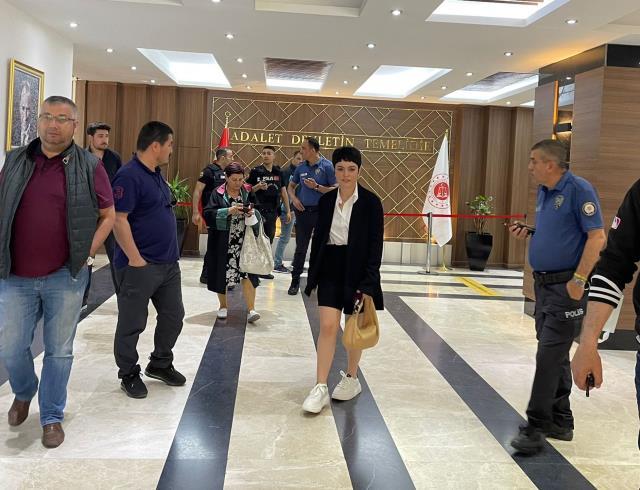 Musa Orhan'a hakaretten para cezasına çarptırılan Ezgi Mola'dan tek kelimelik yorum: Şaşırmadım