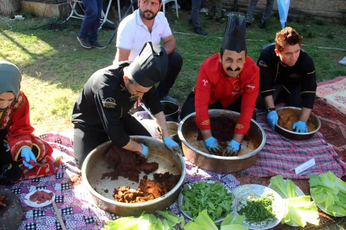 Şanlıurfa'nın yöresel lezzetleri davul zurna eşliğinde tanıtıldı