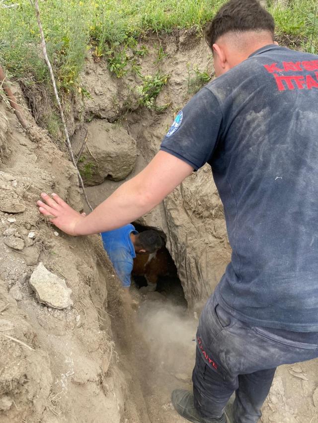 Tüm köyde arıyorlardı! Definecilerin kazdığı kuyunun içine giren ekip büyük sevinç yaşadı