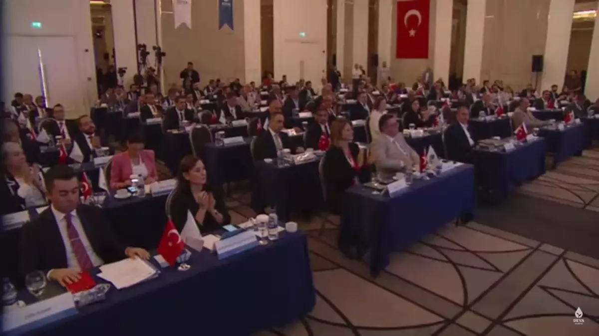 Babacan: 'İçi Boş Tweet Önerecek Hale Geldi Bunlar Ya. Bir Kere Daha Bu Deha Karşısında Şapka Çıkarılır'