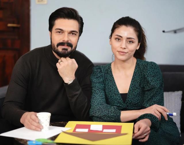 En İyi Dizi Çifti Ödülü'nü tek başına alan Halil İbrahim Ceyhan, partneri Sıla Türkoğlu'na gönderme yaptı