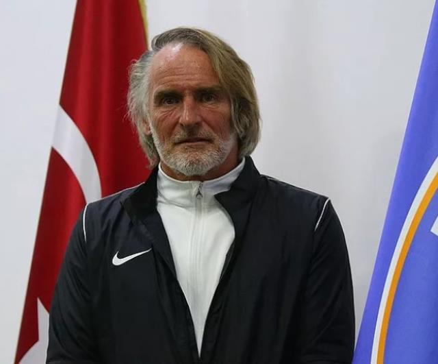 Eski Galatasaraylı tarih yazdı! İskenderunspor, TFF 2. Lig'de Eski Galatasaraylı tarih yazdı! İskenderunspor, TFF 2. Lig'de