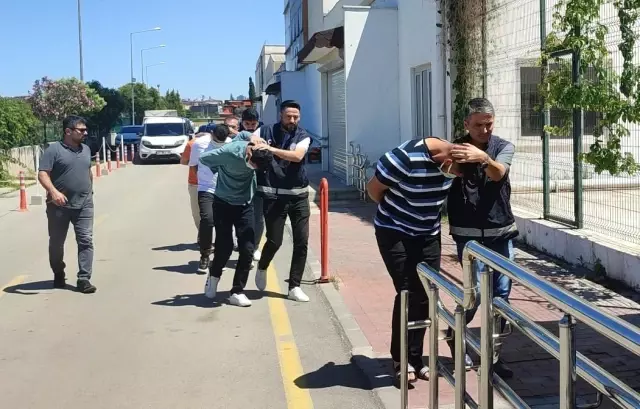 Kadın kılığına girip kızının sevgilisine randevu veren baba, çıkan çatışmada öldürüldü Kadın kılığına girip kızının sevgilisine randevu veren baba, çıkan çatışmada öldürüldü