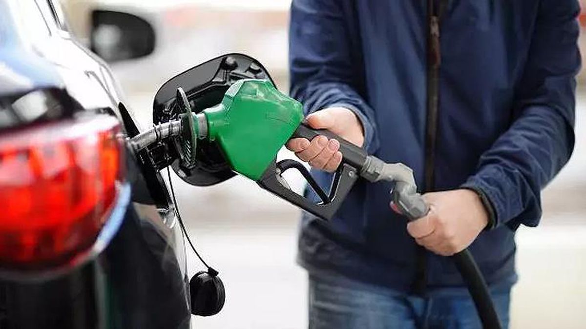 Bu gece yarısından itibaren benzine 1,43 lira, motorine ise 1,38 lira zam gelmesi bekleniyor
