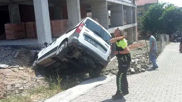 Zongultak'ta direksiyon başında kalp krizi geçiren sürücü inşaat halindeki binaya girdi