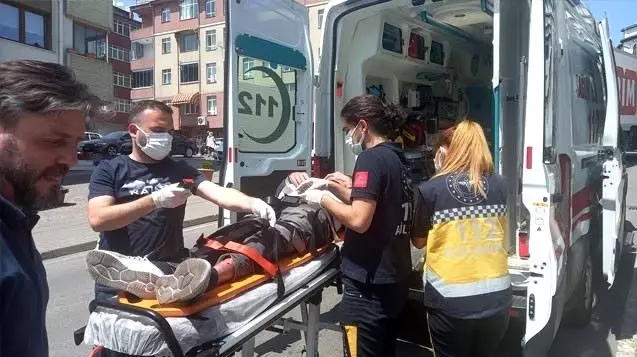 Zongultak'ta direksiyon başında kalp krizi geçiren sürücü inşaat halindeki binaya girdi