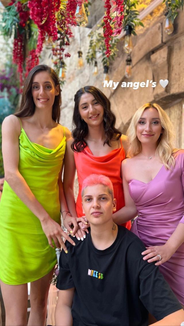 Eski takım arkadaşının nişan törenine katılan Ebrar Karakurt, tarzıyla dikkat çekti