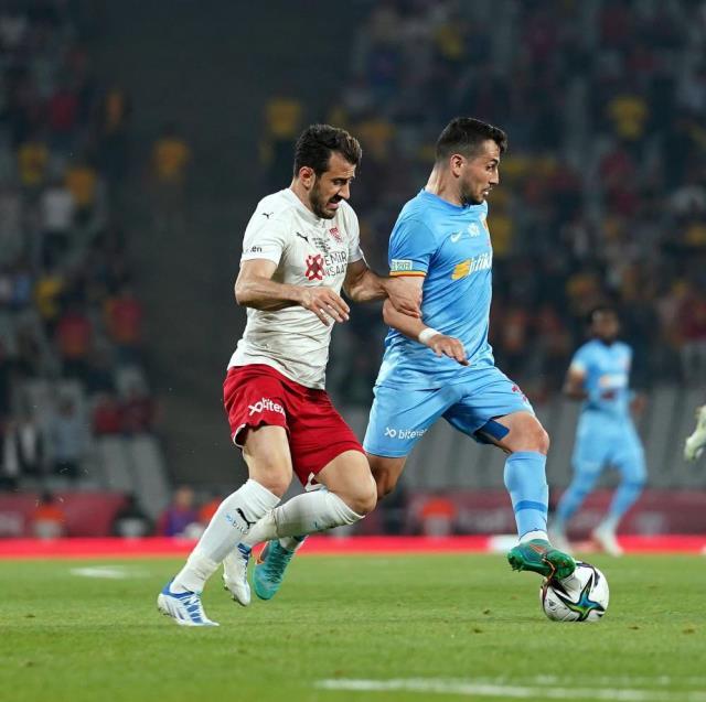 İstanbul'da nefes kesen çılgın final! Türkiye Kupası'nda şampiyon Sivasspor