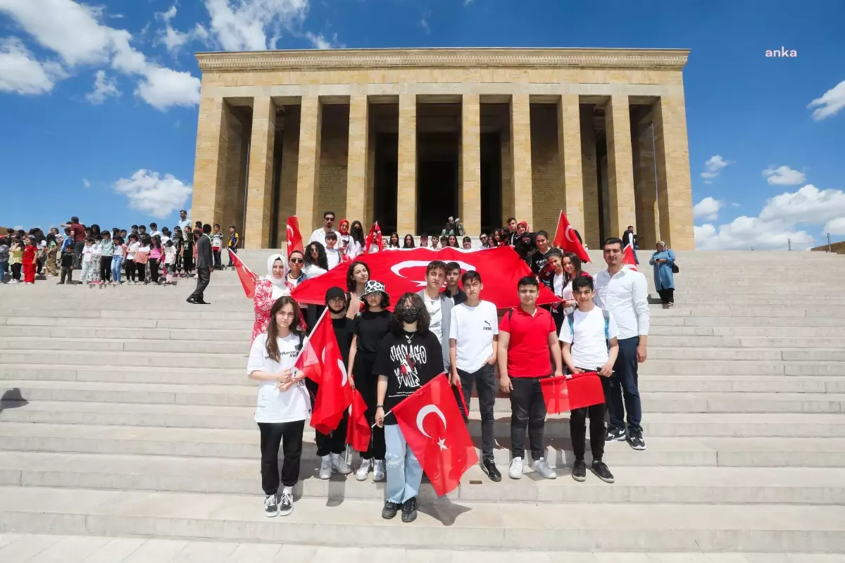 Yenimahalleli Öğrenciler Ata'nın Huzuruna Çıktı