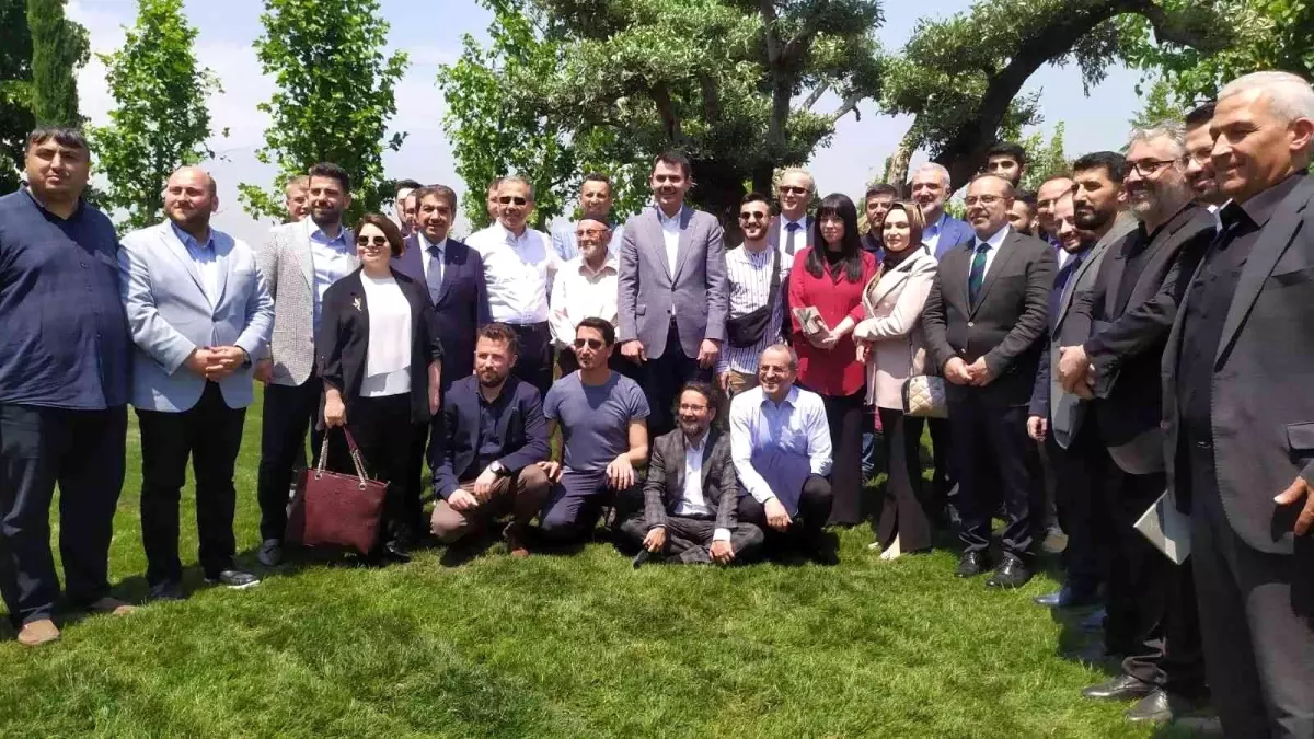 Çevre ve Şehircilik Bakanı Murat Kurum, 350 yıllık zeytin ağacı altında Atatürk Havalimanı projesini anlattı