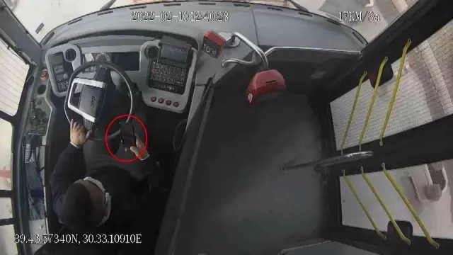 'Duraktan almama' tartışması, otobüs şoförlerinin linç girişimiyle sonuçlandı 'Duraktan almama' tartışması, otobüs şoförlerinin linç girişimiyle sonuçlandı