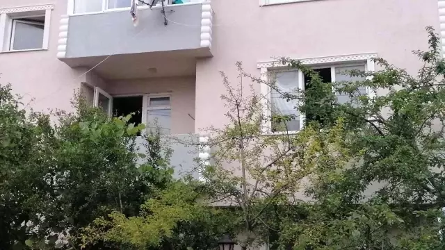 Babasının evini yaktı, 'Yaptığın suç' diyen polise verdiği cevap herkesi çileden çıkardı Babasının evini yaktı, 'Yaptığın suç' diyen polise verdiği cevap herkesi çileden çıkardı