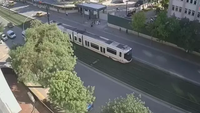 Gaziantep'teki canlı bomba paniği kamerada! Emniyet binası önüne gelişi böyle görüntülendi Gaziantep'teki canlı bomba paniği kamerada! Emniyet binası önüne gelişi böyle görüntülendi