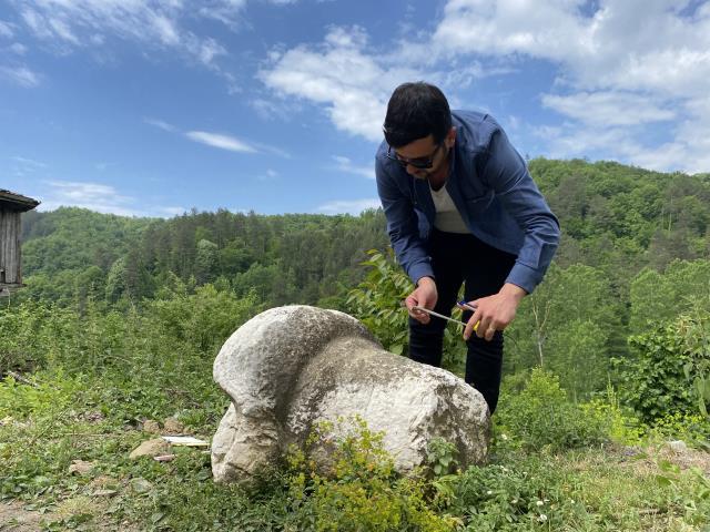 Köyde toprak kayarken bir anda ortaya çıktı, herkes fotoğrafını çekmeye çalıştı! Ne olduğu yetkililer gelince anlaşıldı Köyde toprak kayarken bir anda ortaya çıktı, herkes fotoğrafını çekmeye çalıştı! Ne olduğu yetkililer gelince anlaşıldı