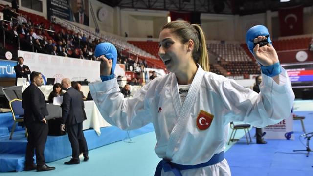 Avrupa Karate Şampiyonası'nda Erman Eltemur ve kardeşi Eda Eltemur altın madalya kazandı Avrupa Karate Şampiyonası'nda Erman Eltemur ve kardeşi Eda Eltemur altın madalya kazandı