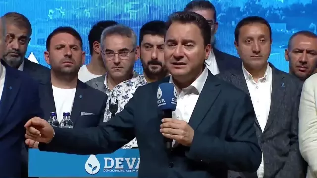 Babacan: 'Hükümetin Milletin Çoğunluğunu Temsil Etme Özelliği Yok. Kritik Kararlarda Siyasi Partilerle İstişare Etmeli'