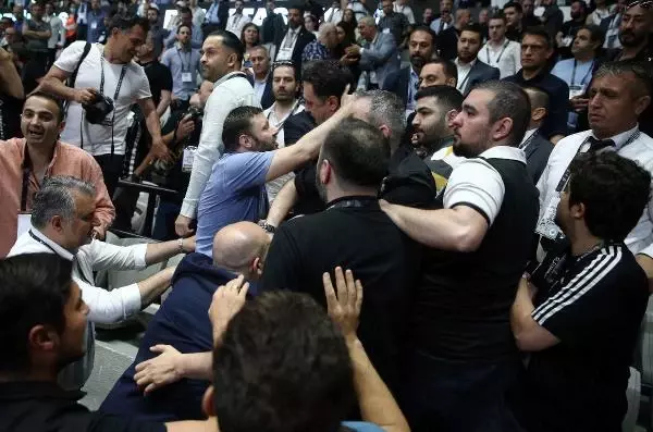 SPOR Beşiktaş Kulübü mali genel kurulunda kavga SPOR Beşiktaş Kulübü mali genel kurulunda kavga