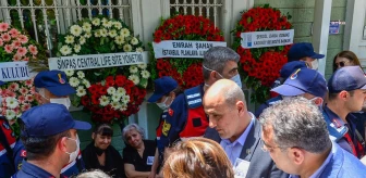 Gezi Davası'ndan Tutuklu Mine Özerden Babasının Cenazesine Jandarma Eşliğinde Katıldı