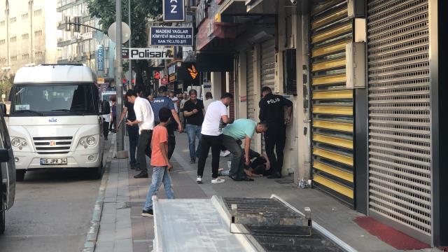 Polise teslim olmamak için yanındaki kadını tabancayla rehin aldı