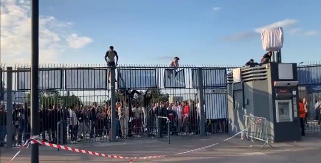 Şampiyonlar Ligi'nde büyük skandal! İşte dev finalin ertelenme sebebi Şampiyonlar Ligi'nde büyük skandal! İşte dev finalin ertelenme sebebi