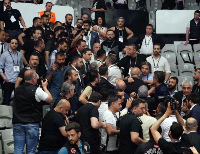 SPOR Beşiktaş Kulübü mali genel kurulunda kavga SPOR Beşiktaş Kulübü mali genel kurulunda kavga