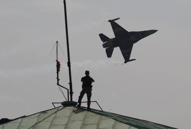 Cumhurbaşkanı Erdoğan Atatürk Havalimanı Millet Bahçesi'nde ilk fidanı dikti Cumhurbaşkanı Erdoğan Atatürk Havalimanı Millet Bahçesi'nde ilk fidanı dikti