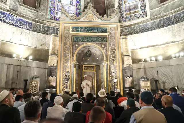 Ayasofya'da namaz kıldıran Erbaş, gençlerden istekte bulundu: Namaz kılmayanları namaza davet ederek fetih gerçekleştireceksiniz