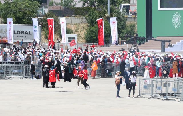 İstanbullular fethin 569. yıldönümünde Atatürk Havalimanı Millet Bahçesi'ne akın ediyor