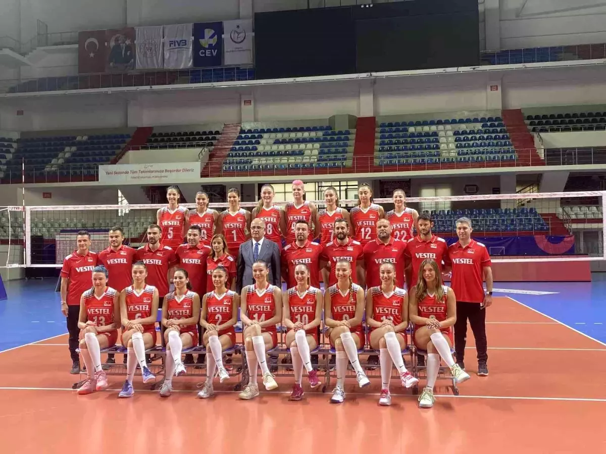 Mehmet Akif Üstündağ: 'FIVB Milletler Ligi'nin final etabı ilk defa Türkiye'de yapılacak'