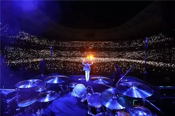 Mor ve Ötesi'nden Tarihi Konser