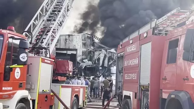 Plastik fabrikasında yangın çıktı