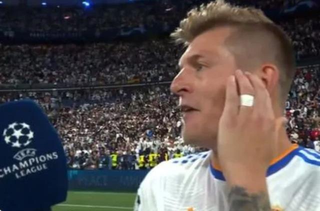 Şampiyonlar Ligi finali sonrası çıldırtan soru! Real Madrid'in yıldızı, muhabiri dünyaya rezil etti Şampiyonlar Ligi finali sonrası çıldırtan soru! Real Madrid'in yıldızı, muhabiri dünyaya rezil etti