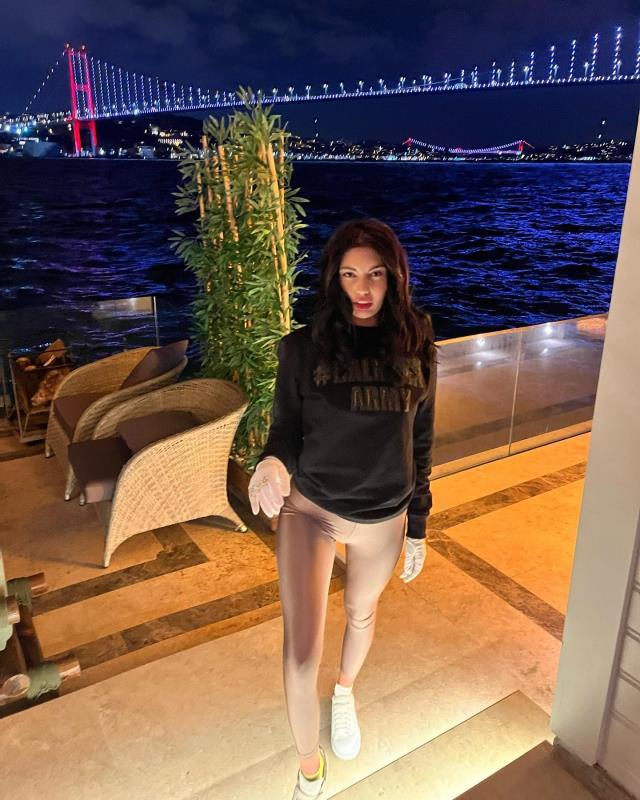 Bahar Candan, 'Dolar milyoneri olamıyorum' diyerek hesabındaki 11 milyon TL'lik bakiyeyi paylaştı