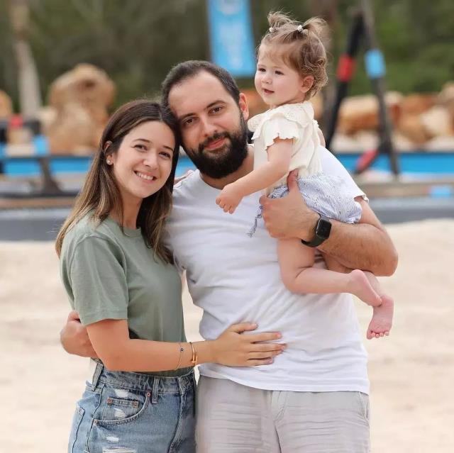 Banu Ilıcalı aile pozunu paylaştı, kızını gören herkes Acun Ilıcalı'ya benzetti