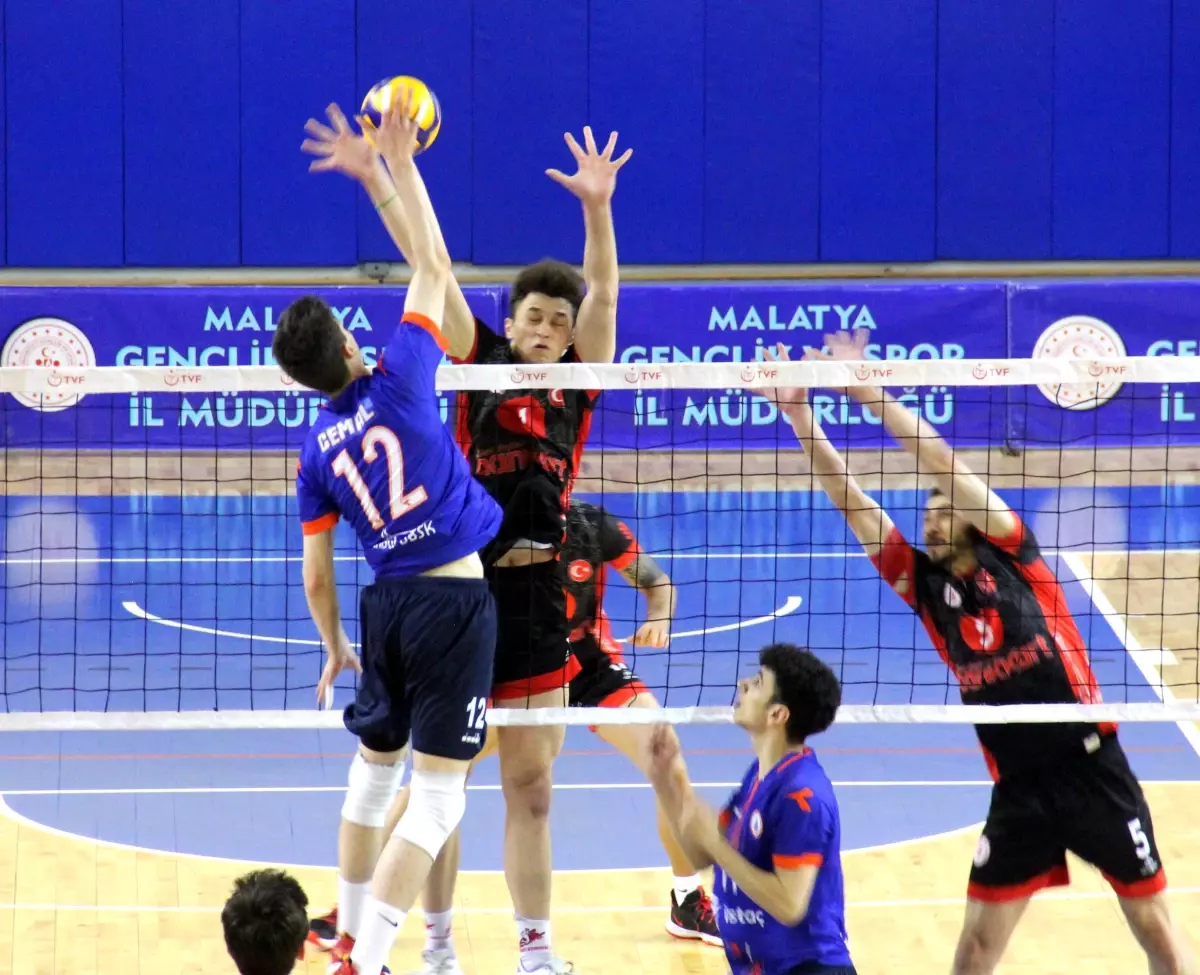 Genç Erkekler Türkiye Voleybol Şampiyonası Malatya'da sürüyor