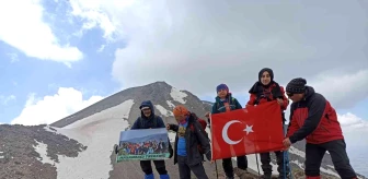 İnegöl Belediyesporlu dağcılar Hasan Dağına tırmandı