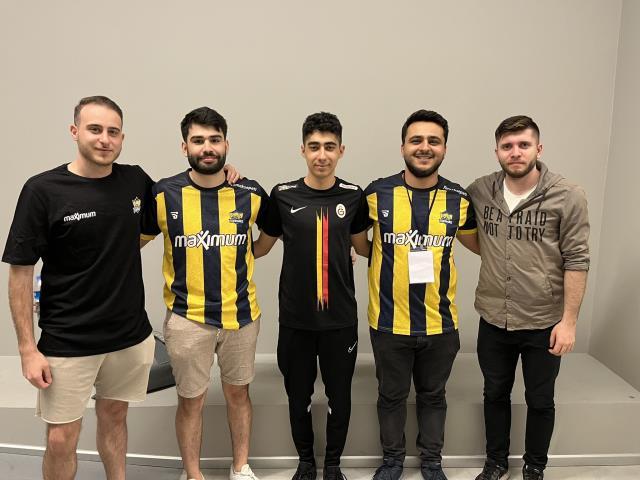 Nefes kesen derbide kazanan çıkmadı! Birer puana razı oldular Nefes kesen derbide kazanan çıkmadı! Birer puana razı oldular