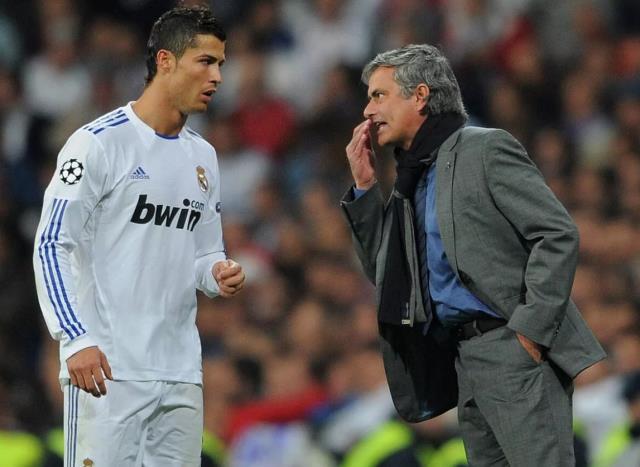 Yer yerinden oynayacak! Cristiano Ronaldo eski hocasının takımına gidiyor Yer yerinden oynayacak! Cristiano Ronaldo eski hocasının takımına gidiyor