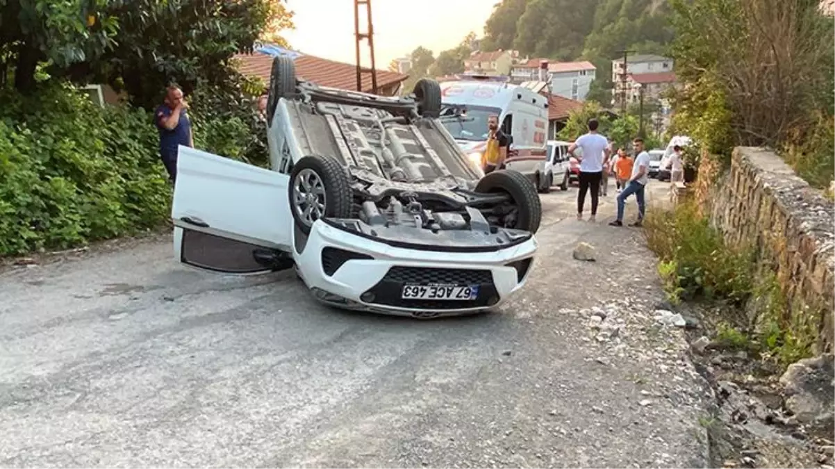 Takla atan otomobilden burunları bile kanamadan çıktılar