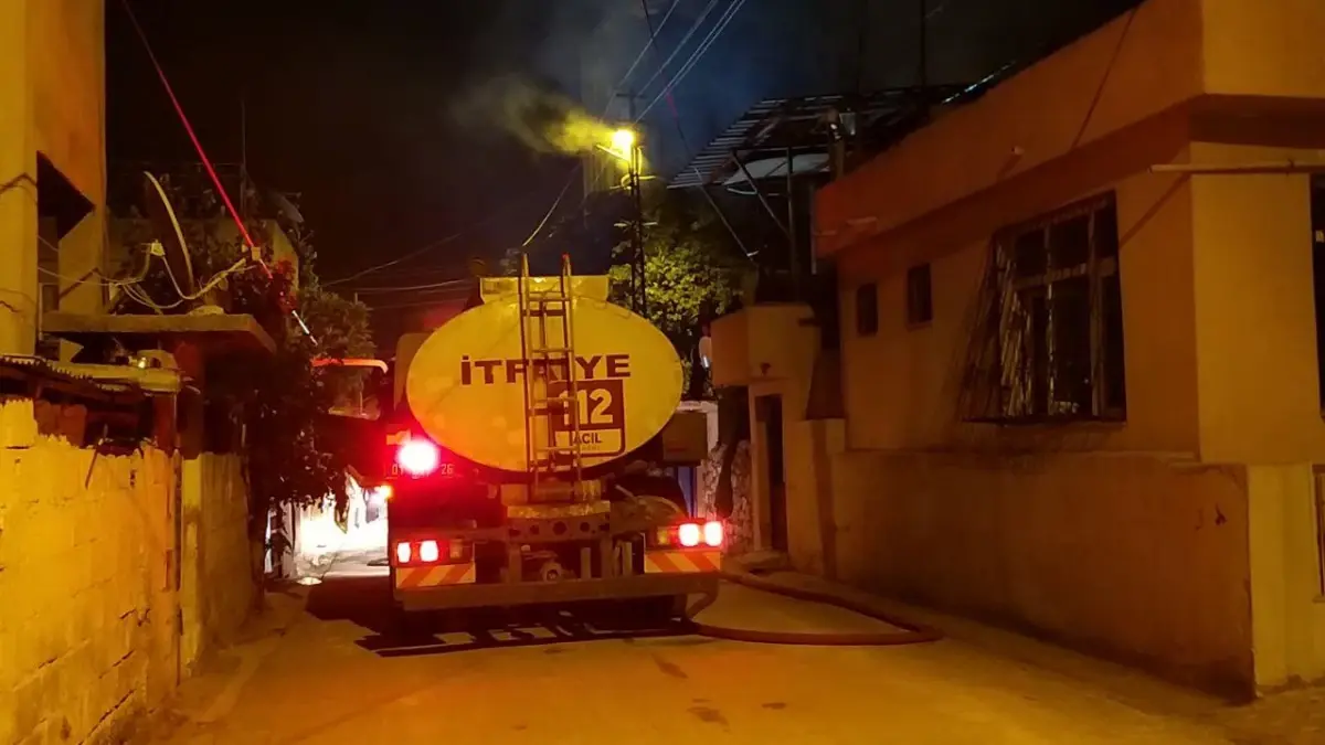 Adana'da evde çıkan yangında hasar oluştu
