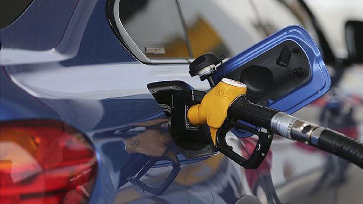 Bu gece yarısından itibaren benzine 1,22 lira, motorine ise 1,49 lira zam gelmesi bekleniyor