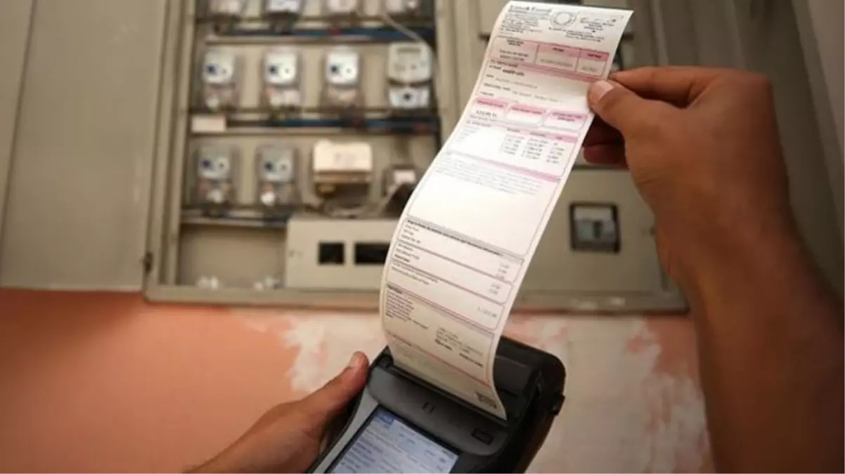 Doğal gazın ardından bir fiyat artışı da elektriğe! Eve yüzde 15, sanayi ve ticarethanelere yüzde 25 zam geldi