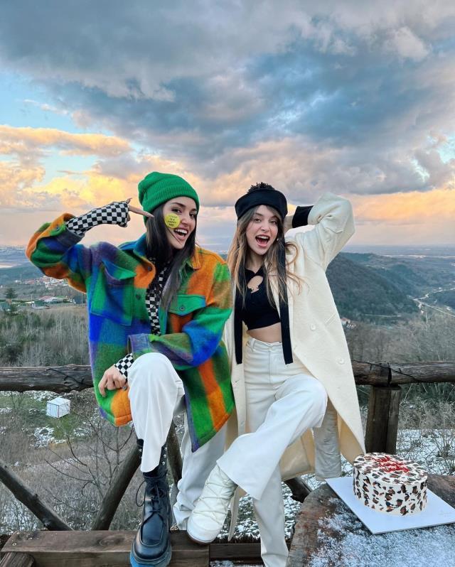 Hande Erçel'in 'Ablamda annemi görüyorum' sözleri ablasını ağlattı