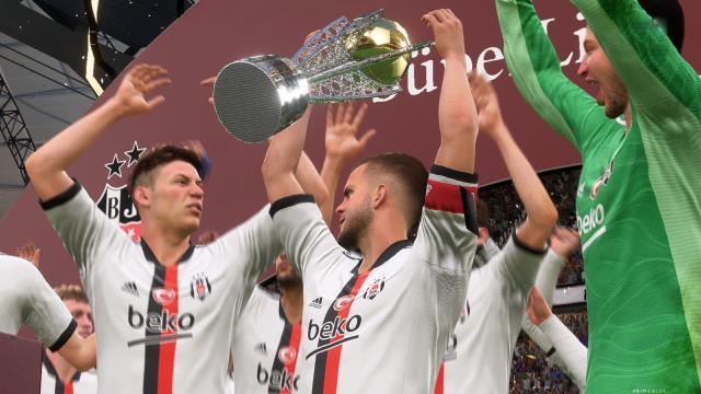 Ligin bitimine üç hafta kala Beşiktaş şampiyonluğunu ilan etti! Taraftarlar Ahmet Nur Çebi isyanı etti