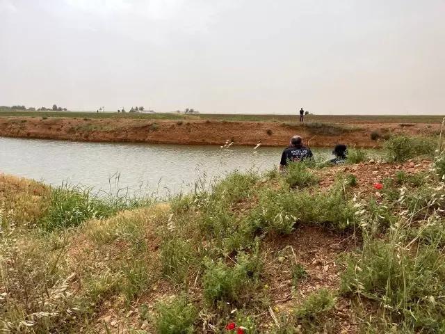 Kardeşlerinin boğulduğunu görünce su kanalına atladı! Kardeşlerini kurtaran ağabey hayatını kaybetti Kardeşlerinin boğulduğunu görünce su kanalına atladı! Kardeşlerini kurtaran ağabey hayatını kaybetti